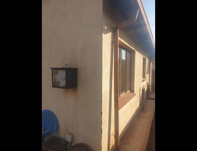 2 BEDROOM HOUSE FOR SALE IN MAHUBE VALLEY